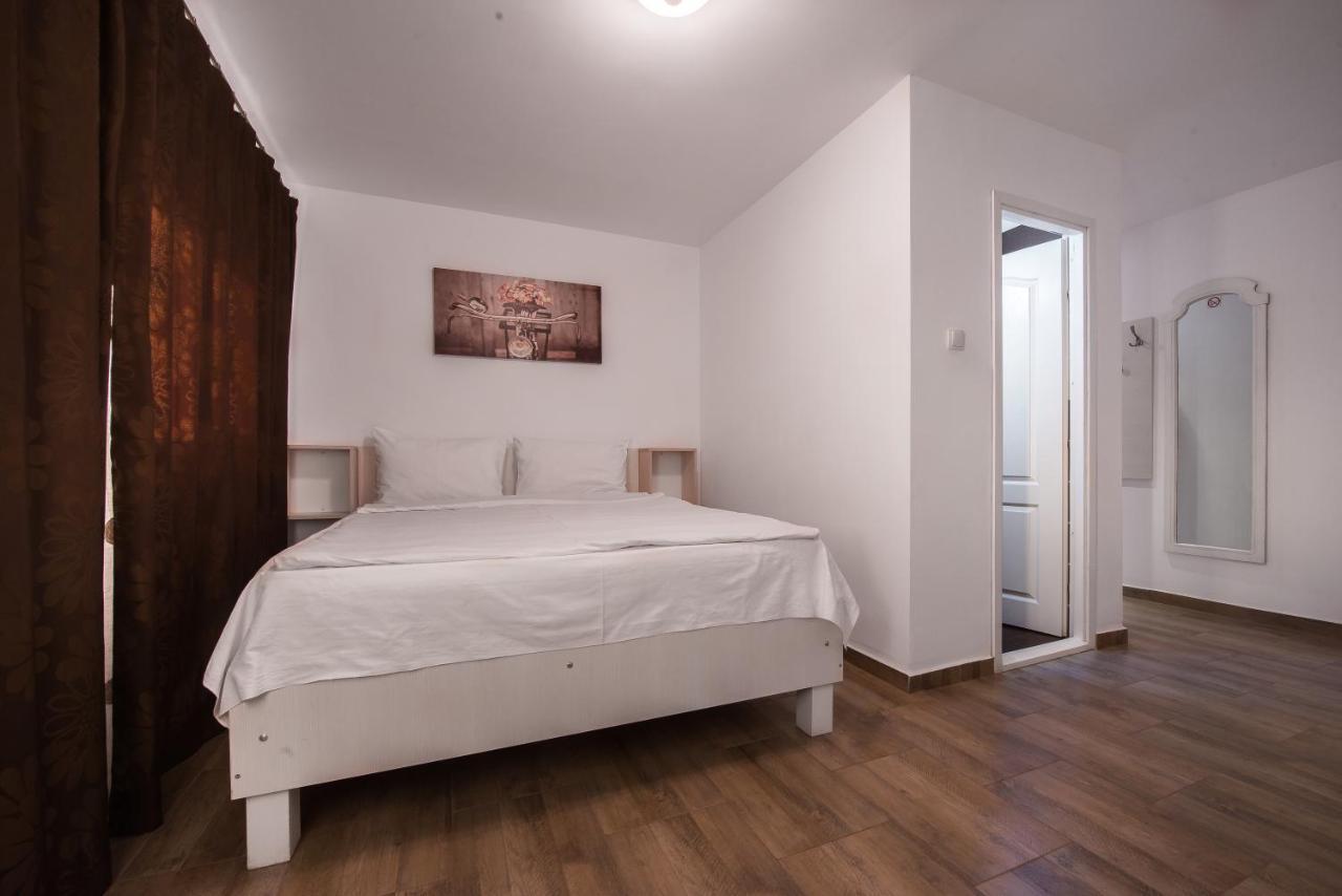 Hotel Casa 4 Odai Douăzeci şi Trei August Exterior foto