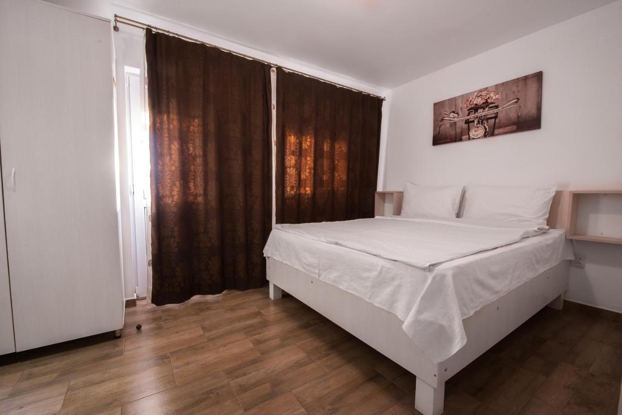 Hotel Casa 4 Odai Douăzeci şi Trei August Exterior foto