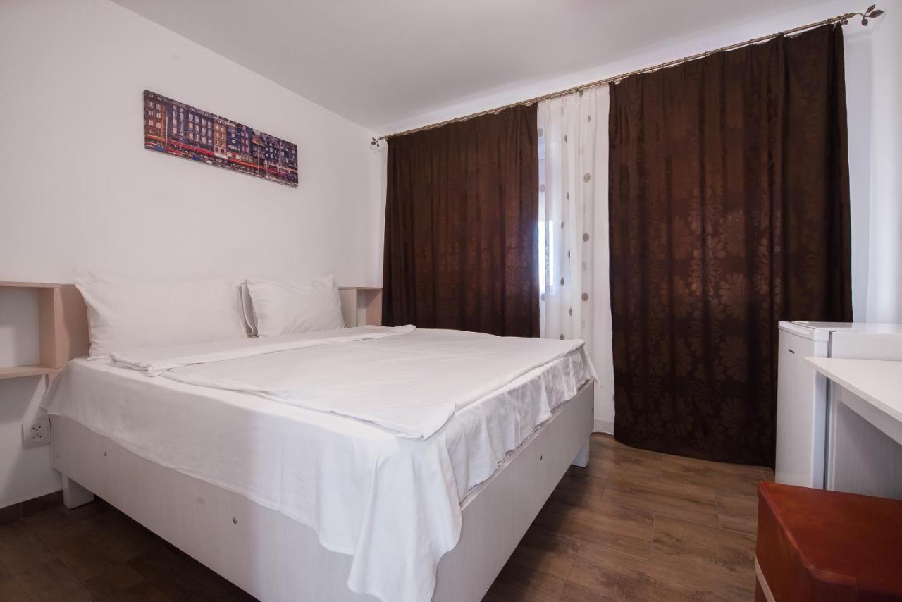 Hotel Casa 4 Odai Douăzeci şi Trei August Exterior foto